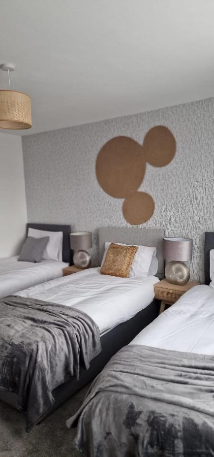 Shm Stays Leicester. Newly Renovated!! 15 Min Drive From City Centre, University. 9 Min Drive To Leicester City Stadium, 5 Min Drive To M1 & M69. 2 Min Walk To Bus Stop. Экстерьер фото