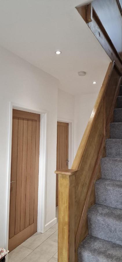 Shm Stays Leicester. Newly Renovated!! 15 Min Drive From City Centre, University. 9 Min Drive To Leicester City Stadium, 5 Min Drive To M1 & M69. 2 Min Walk To Bus Stop. Экстерьер фото
