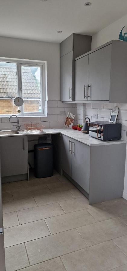 Shm Stays Leicester. Newly Renovated!! 15 Min Drive From City Centre, University. 9 Min Drive To Leicester City Stadium, 5 Min Drive To M1 & M69. 2 Min Walk To Bus Stop. Экстерьер фото