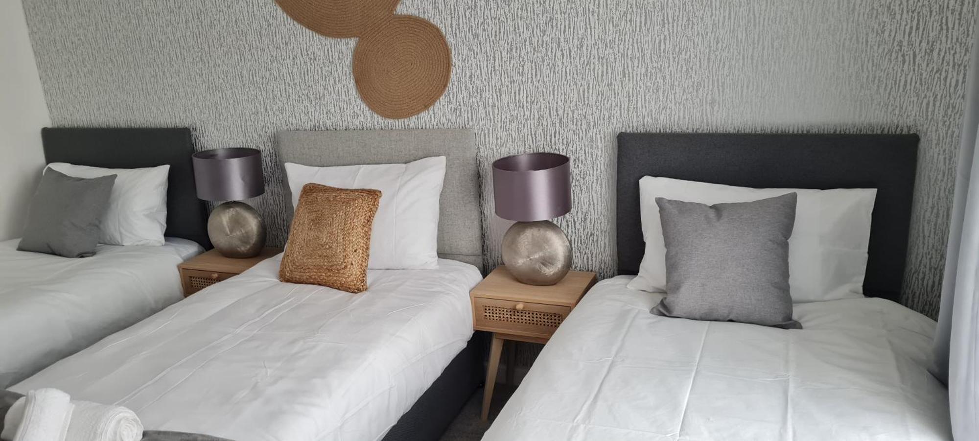 Shm Stays Leicester. Newly Renovated!! 15 Min Drive From City Centre, University. 9 Min Drive To Leicester City Stadium, 5 Min Drive To M1 & M69. 2 Min Walk To Bus Stop. Экстерьер фото