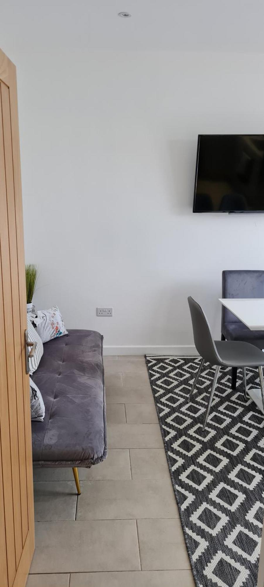 Shm Stays Leicester. Newly Renovated!! 15 Min Drive From City Centre, University. 9 Min Drive To Leicester City Stadium, 5 Min Drive To M1 & M69. 2 Min Walk To Bus Stop. Экстерьер фото